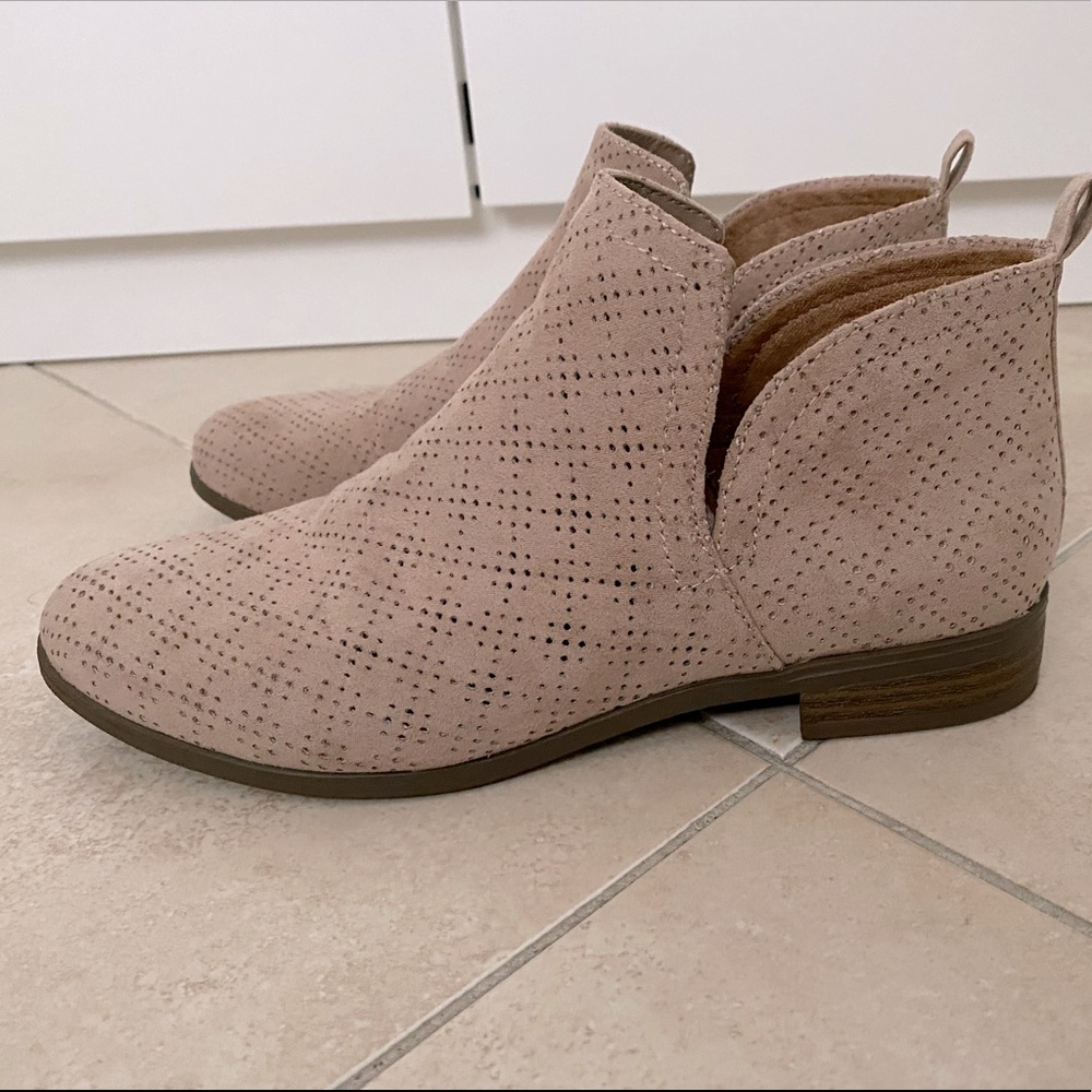 Light brown low boots
